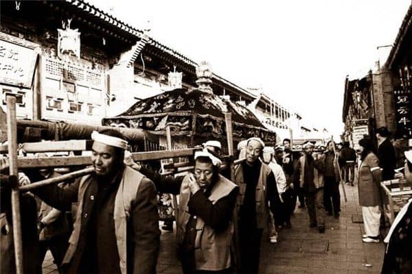 梦见别人去世是什么意思